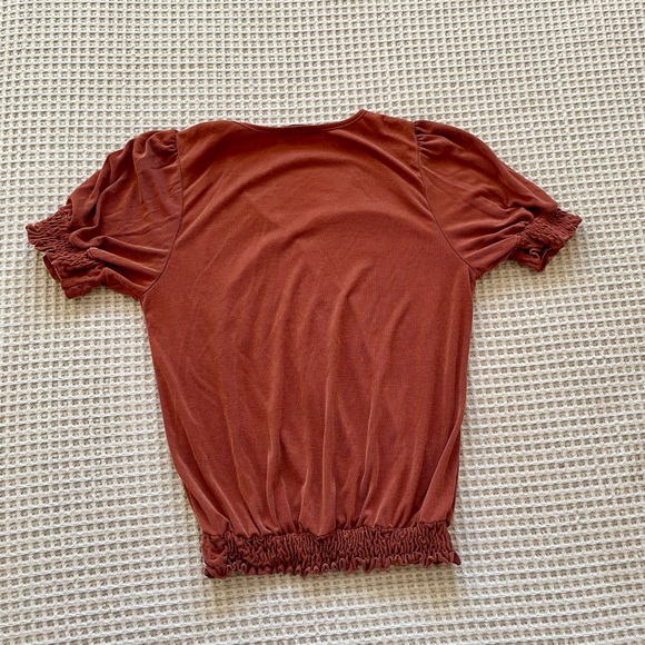 Green Envelopes Rust colored short sleeve blouse/top size small. - Picture 2 of 13